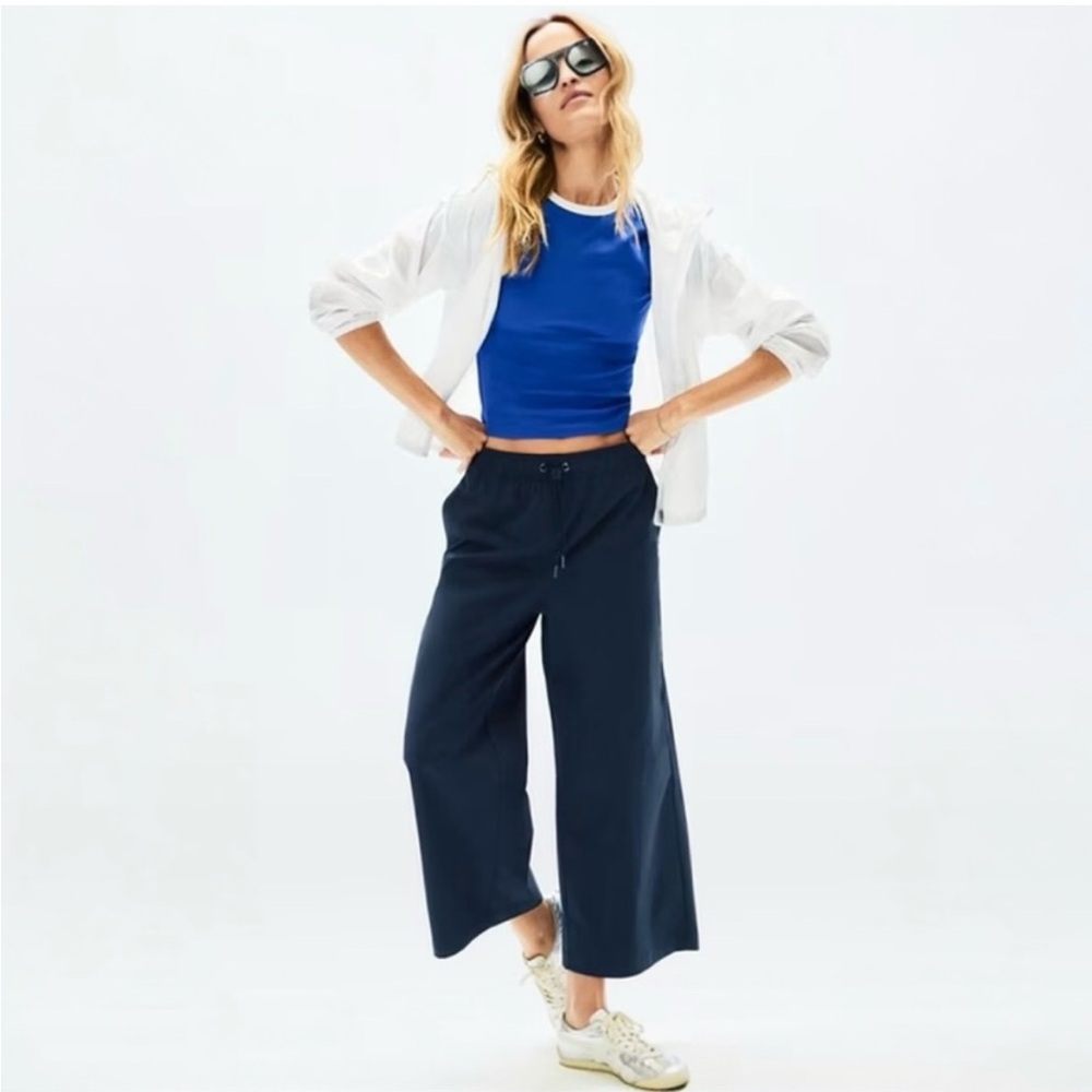 Athleta Midday Mid Rise Crop Poplin Pant in Navy Size Medium Lightweight M